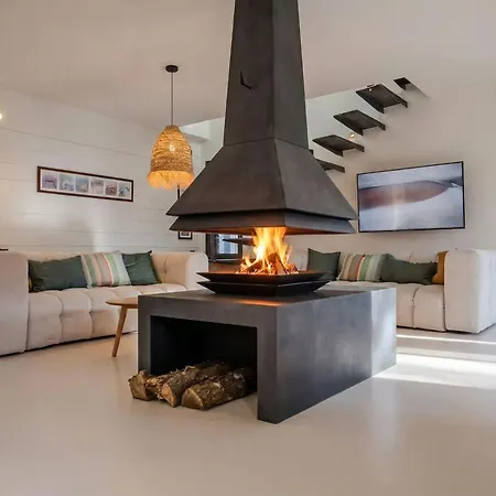 Architect-designed villa, 6 bedrooms, private pool Villa