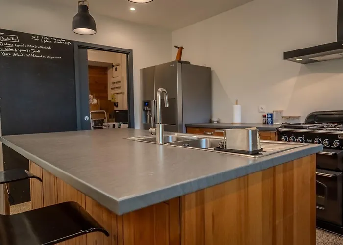 Architect-designed villa, 6 bedrooms, private pool Villa