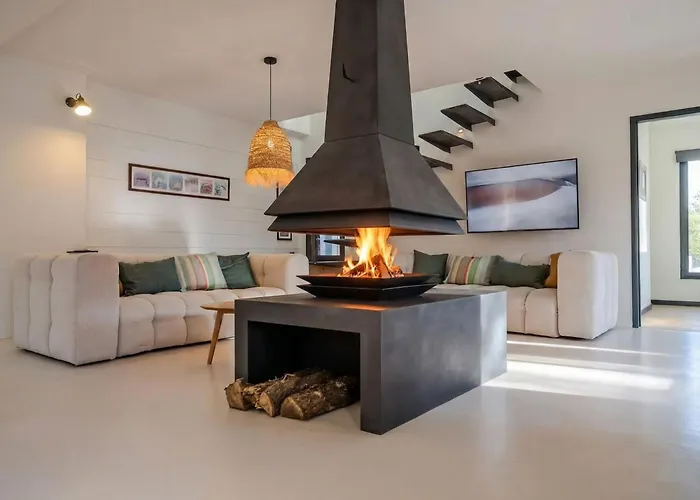 Architect-designed villa, 6 bedrooms, private pool Villa