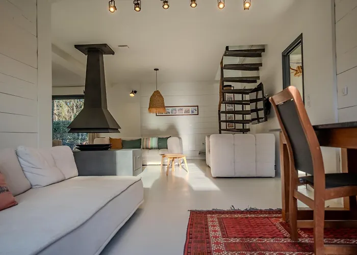 Architect-designed villa, 6 bedrooms, private pool *