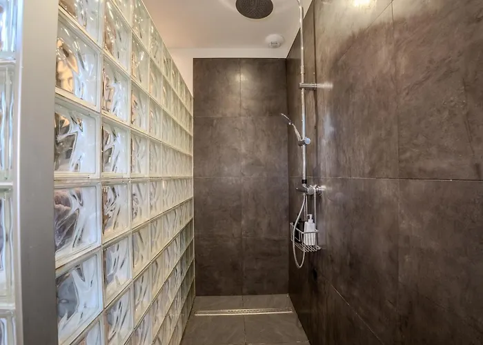 Architect-designed villa, 6 bedrooms, private pool Villa